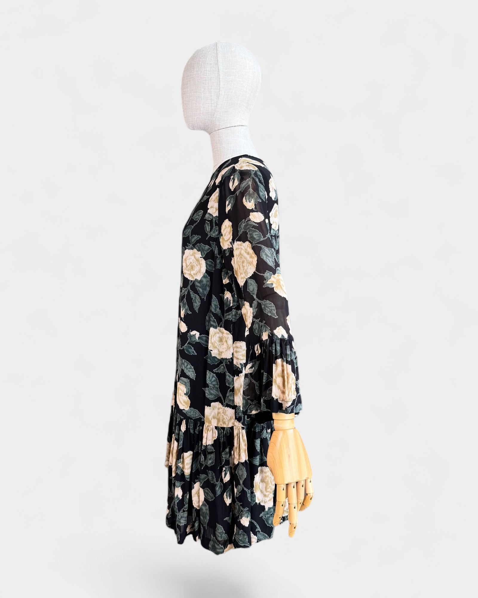 Robe noire à fleurs en chiffon fluide Ganni , S
